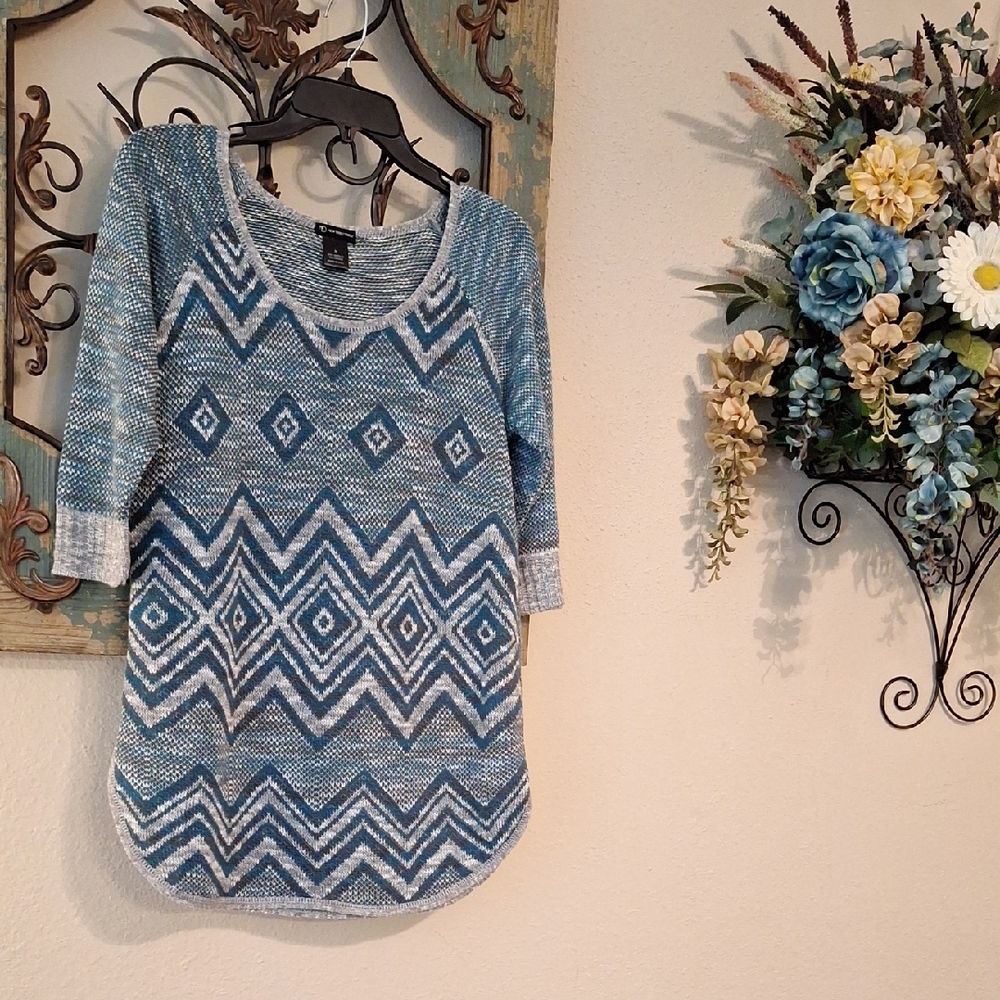 🔥🔥CLEARANCE ITEM New Directions Teal/White Chevron V-Neck Sweater. Size Small - Picture 1 of 5